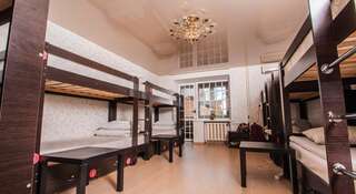Гостиница Like Hostel Владивосток Кровать в общем 10-местном номере для мужчин и женщин-2